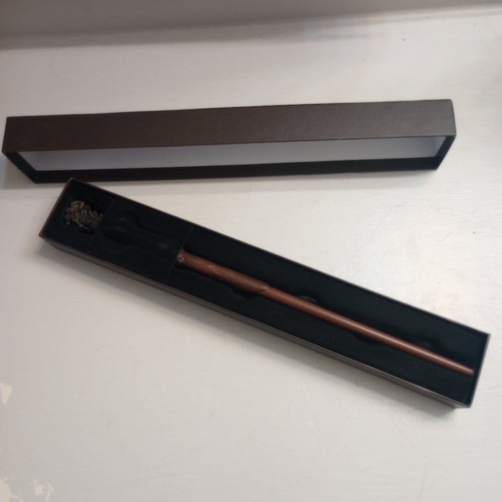 Disney Wizarding World Of Harry Potter Ollivanders Wand Shop - Harry's Wand